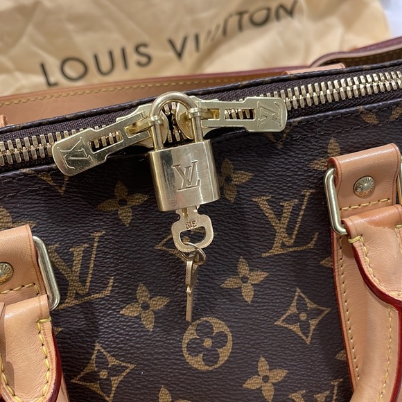 Louis Vuitton Monogram keepall Bandouliere 50 - Authentic - EUC - Picture 15 of 15